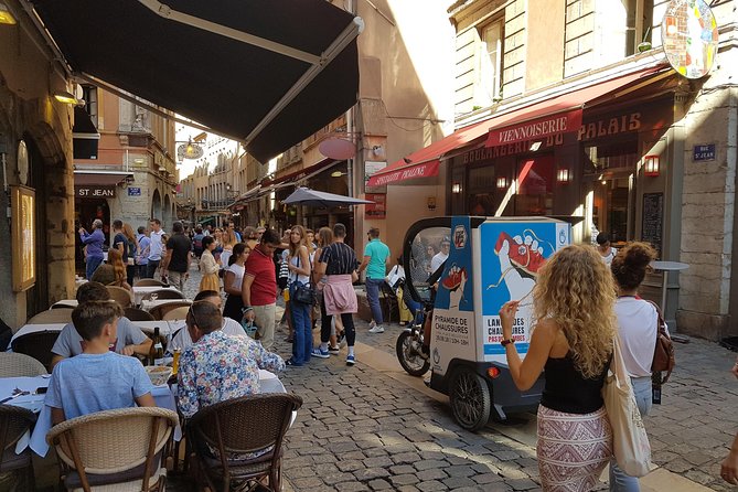 1 or 2-Hour Pedicab tour of Lyon - Rhône riverbanks and the best open views