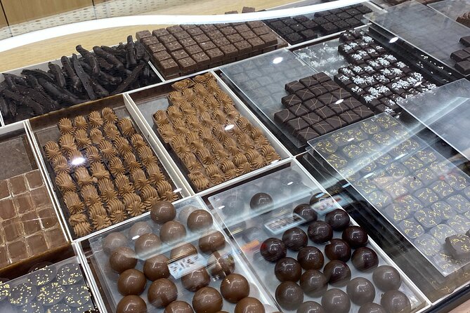 2-Hour Foodie Tour with 10 Tastings in Aix-en-Provence - Starting with chocolate at Puyricard