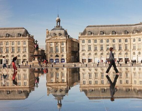 2-Hour Walking Tour of the City’s Iconic Sights and History - Key things to know before you book