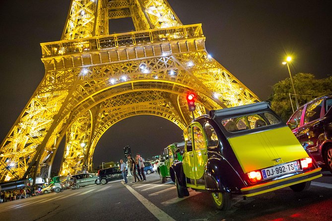 2CV tour by night - Champs-Élysées and the Arc de Triomphe