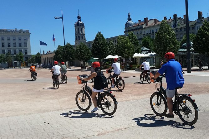 2h - Electric Bike Tour of Lyon with a Local Guide - Through the Croix Rousse tunnel