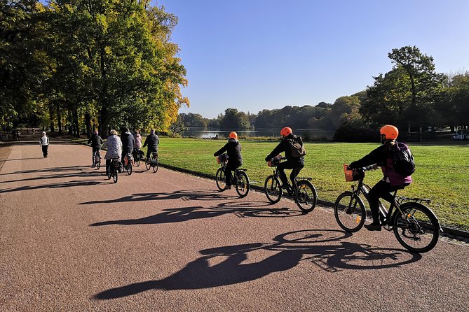 2h - Electric Bike Tour of Lyon with a Local Guide - Guide style and group safety