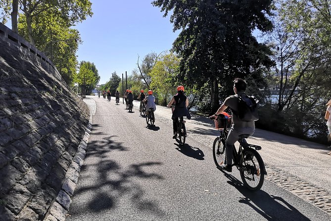 4h Complete Lyon Experience: E-Bike, Food Tasting & Old Town Walk - The tasting is local, but keep expectations realistic