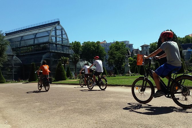 4h Complete Lyon Experience: E-Bike, Food Tasting & Old Town Walk - Vieux Lyon is best explored on foot
