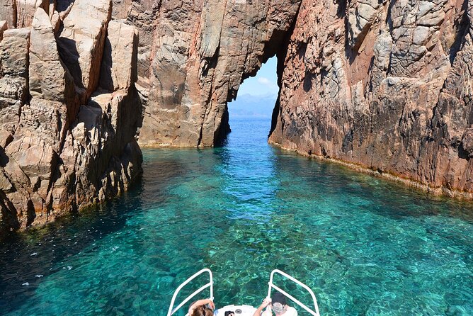 Afternoon in Scandola and creeks of Piana with stop in Girolata - Commentary, language, and the role of Joseph