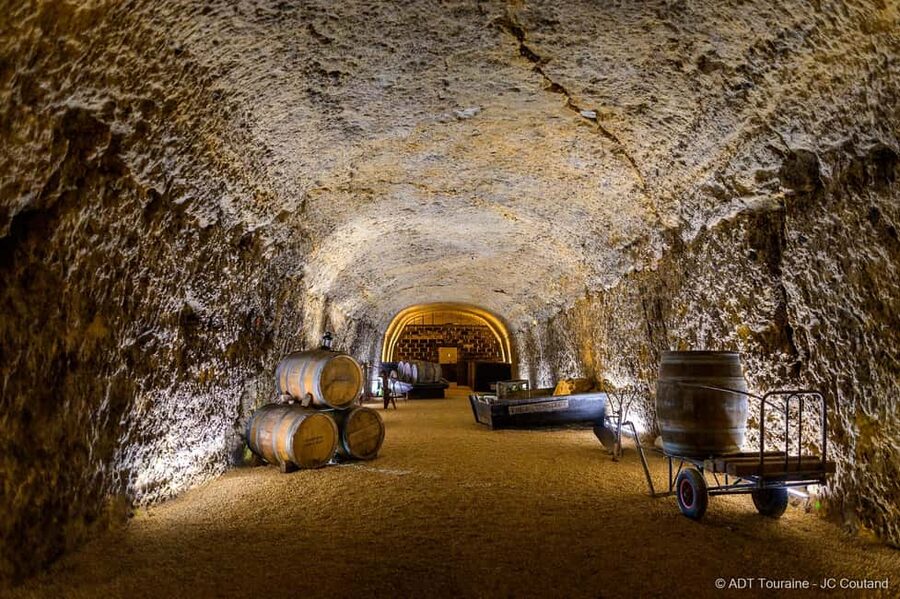 Amboise: Caves Ambacia Visit and Wine Tasting - Timing, access, and who should book