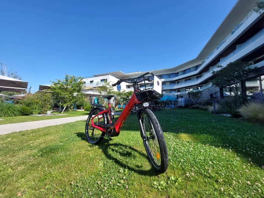 Annecy-le-Vieux, France: Electric and Classic Bike Rentals - Starting at Rivage Hotel in Annecy-le-Vieux