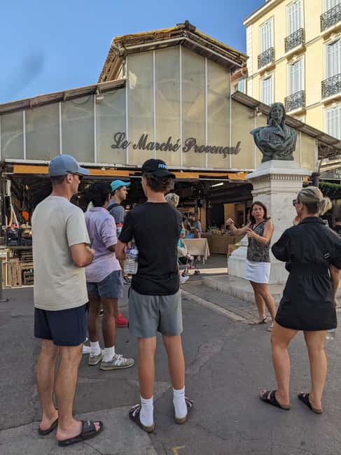 Antibes: 2 hour walking tour in the old town - Entering the medieval streets through the ramparts