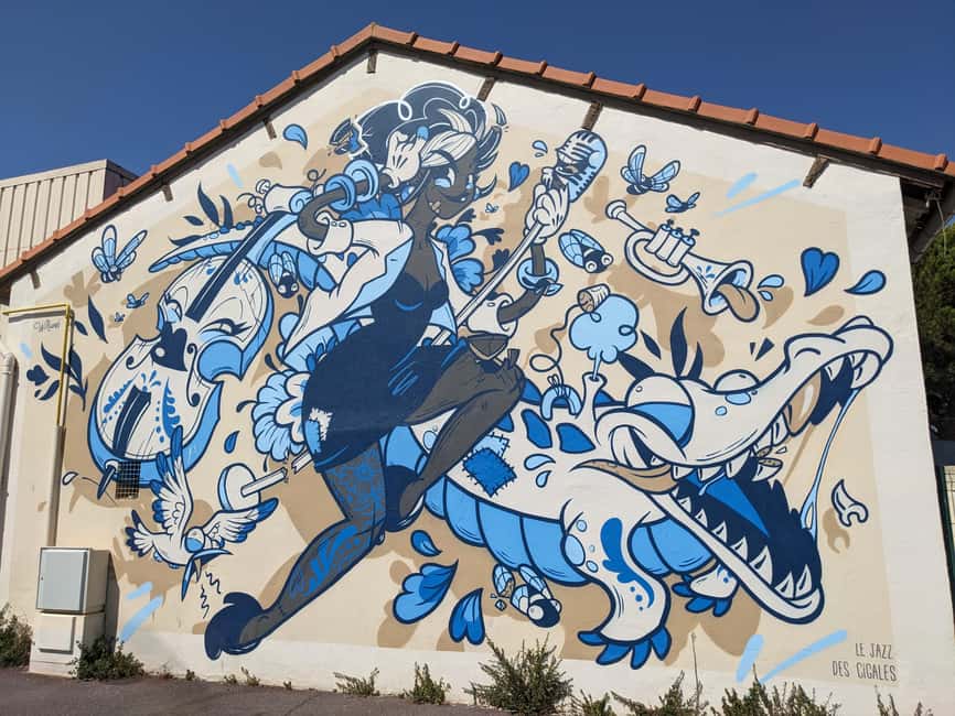Antibes: 2 hour walking tour in the old town - Urban art and artisan workshops
