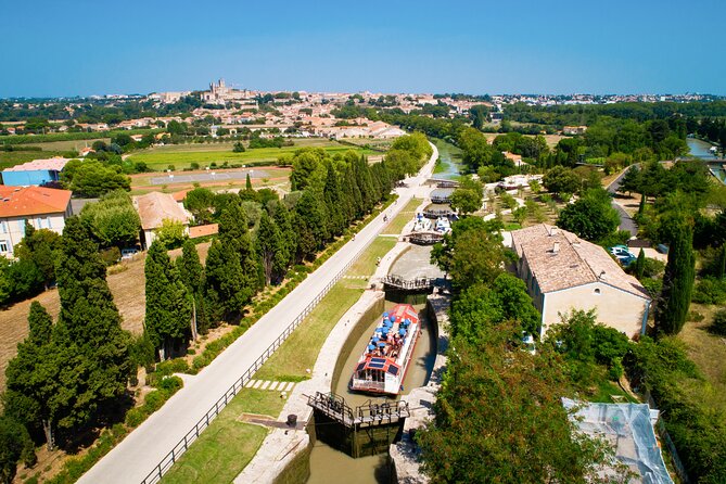 Barge cruise on the Canal du Midi (UNESCO site) - Boarding at the nine Fonseranes locks