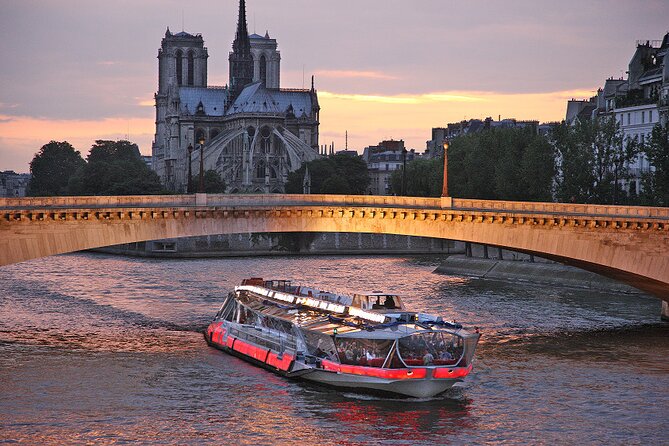 Bateaux Mouches Dinner Cruise on the Seine River in Paris - From the Eiffel Tower to the Louvre