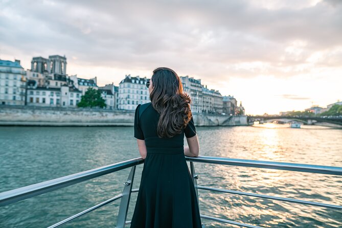 Bateaux Mouches Sightseeing Cruise in Paris with Champagne - A 70-minute introduction to Paris from the Seine
