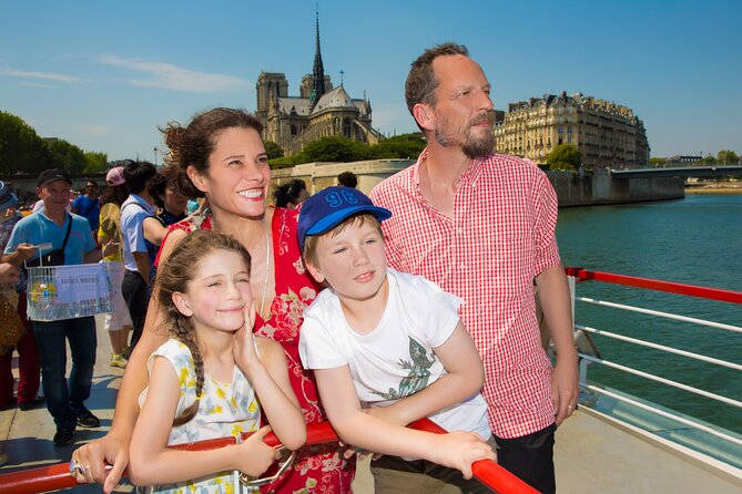 Bateaux Mouches Sightseeing Cruise in Paris with Champagne - Louvre, Notre Dame, and the Île de la Cité