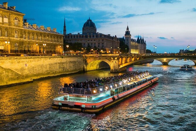 Bateaux Parisiens Seine River Gourmet Lunch & Sightseeing Cruise - Key points to know before boarding