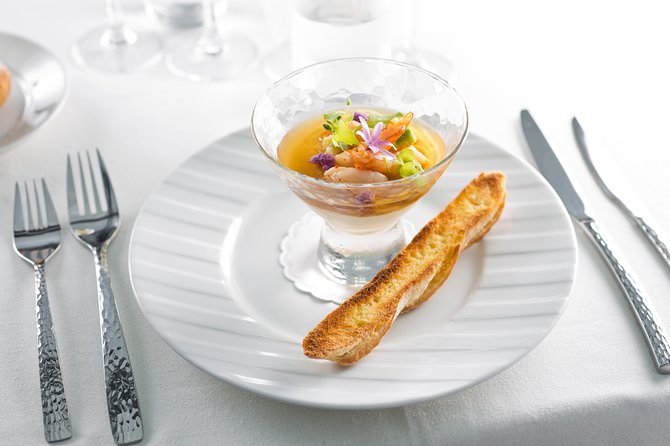 Bateaux Parisiens Seine River Gourmet Lunch & Sightseeing Cruise - The Louvre, Concorde, and the final photo stop