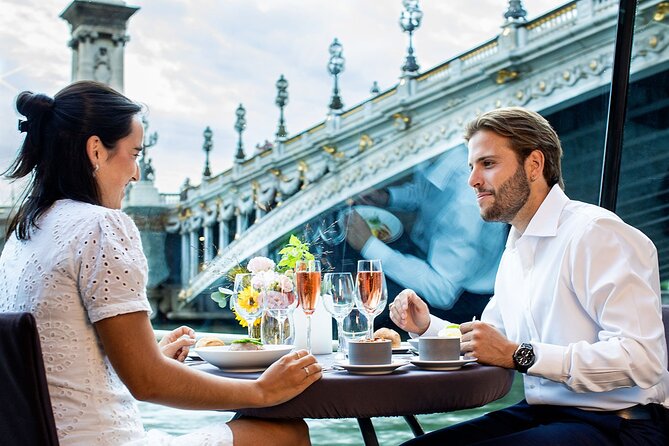 Bateaux Parisiens Seine River Gourmet Lunch & Sightseeing Cruise - How good are the views from the boat?