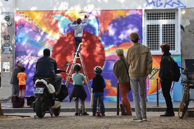 Belleville Street Art Tour with an Artist - Keeping the group together