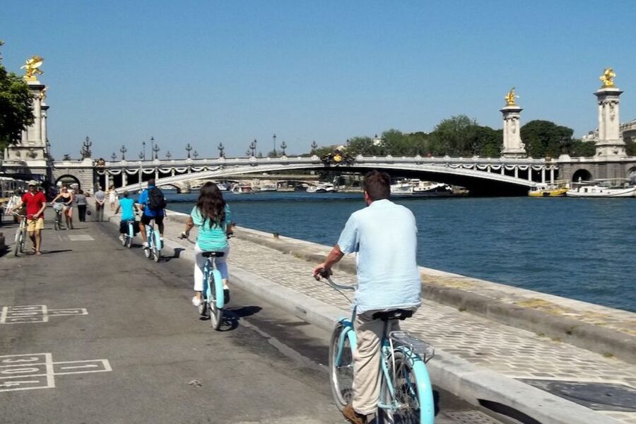Best of Paris Bike Tour - Guide Quality and the Small-Group Experience