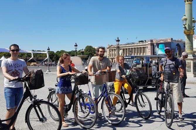 Bike Paris treasures with a live guide - Families & Friends - Grand Palais and the Invalides