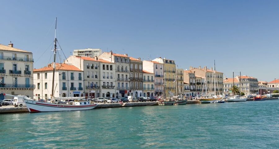 Boat walk in Sete on the singular island 1 hour - Who should book this canal ride?