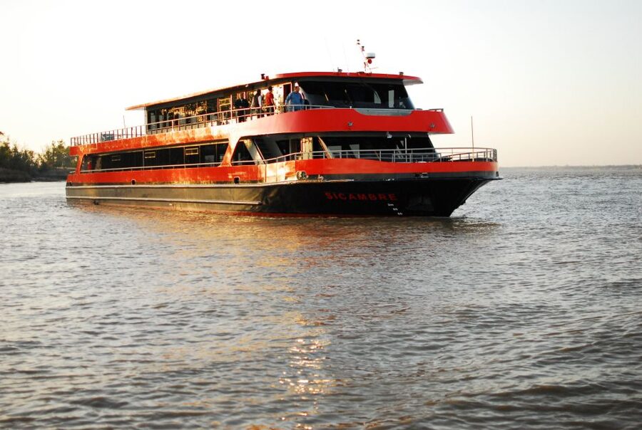 Bordeaux: 2-Hour River Dinner Cruise - Should you book the Les Bateaux Bordelais cruise?