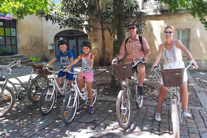 Bordeaux bike tour "The Best of Bordeaux" - Chartrons, old wine cellars, and Notre Dame Street