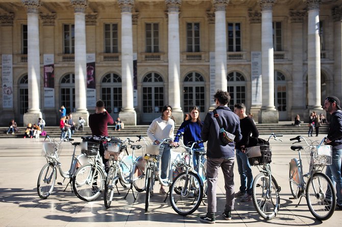"Bordeaux by bicycle: a 3-hour tour immersive experience" - A 20-minute pause at Darwin