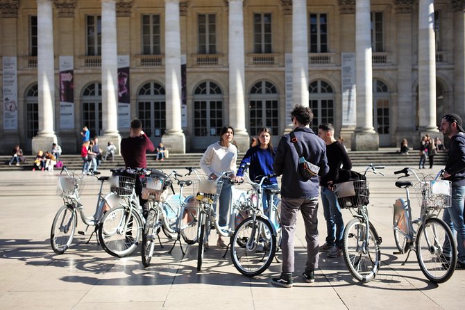 "Bordeaux by bicycle: a 3-hour tour immersive experience" - Bikes, guides, and the pace of the ride