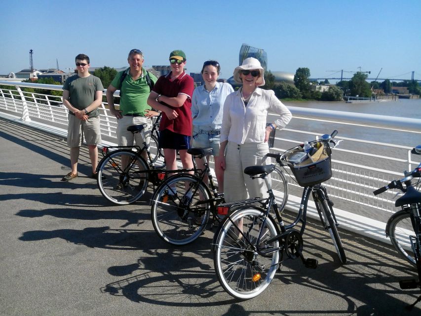 Bordeaux: Essentials 3-Hour Bike Ride - The Grosse Cloche and Basilique Saint-Michel
