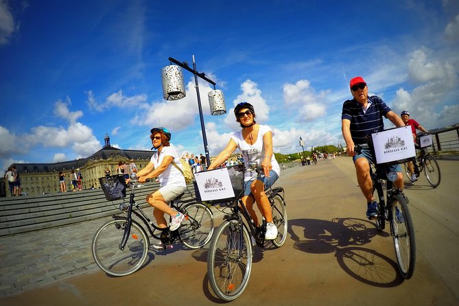 Bordeaux Essentials Sightseeing Bike Tour with a Local Guide - Grosse Cloche, a quick stop with character