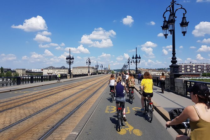 Bordeaux Essentials Sightseeing Bike Tour with a Local Guide - Palais Gallien and Bordeaux’s Roman past