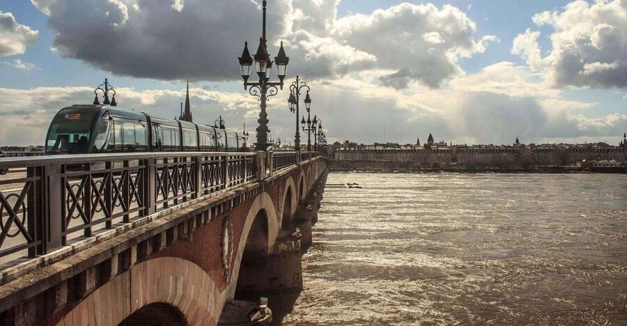 Bordeaux: Exclusive Private Guided Walking Tour - What $217 per person really buys you