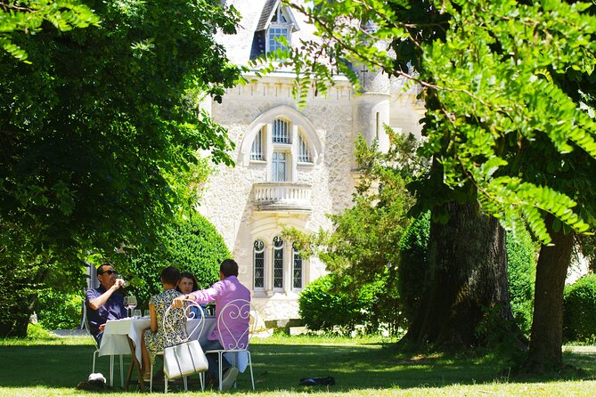 Bordeaux Full day Medoc and St Emilion 3 chateaux with Lunch - Walking through medieval Saint-Émilion