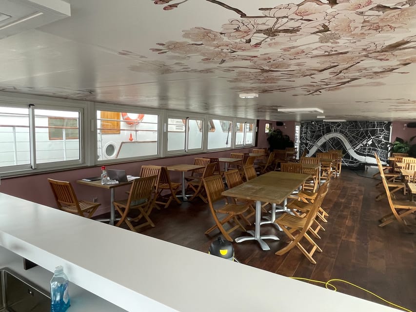 Bordeaux: Garonne River Yacht Cruise with Brunch - Two hours on the Garonne