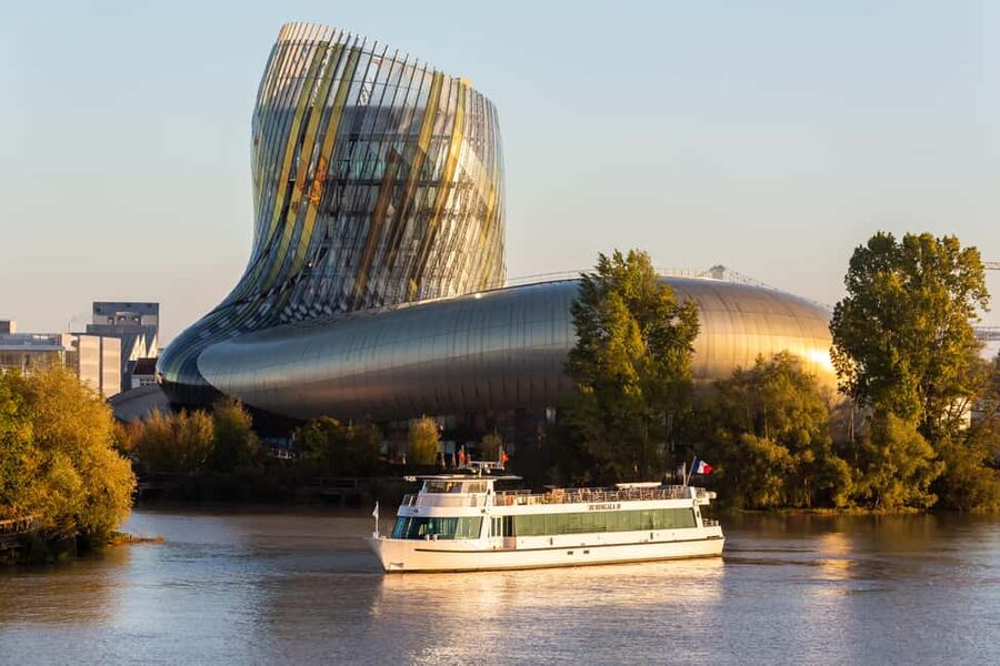 Bordeaux: Guided Wine and Canelé Discovery Cruise - Key points at a glance