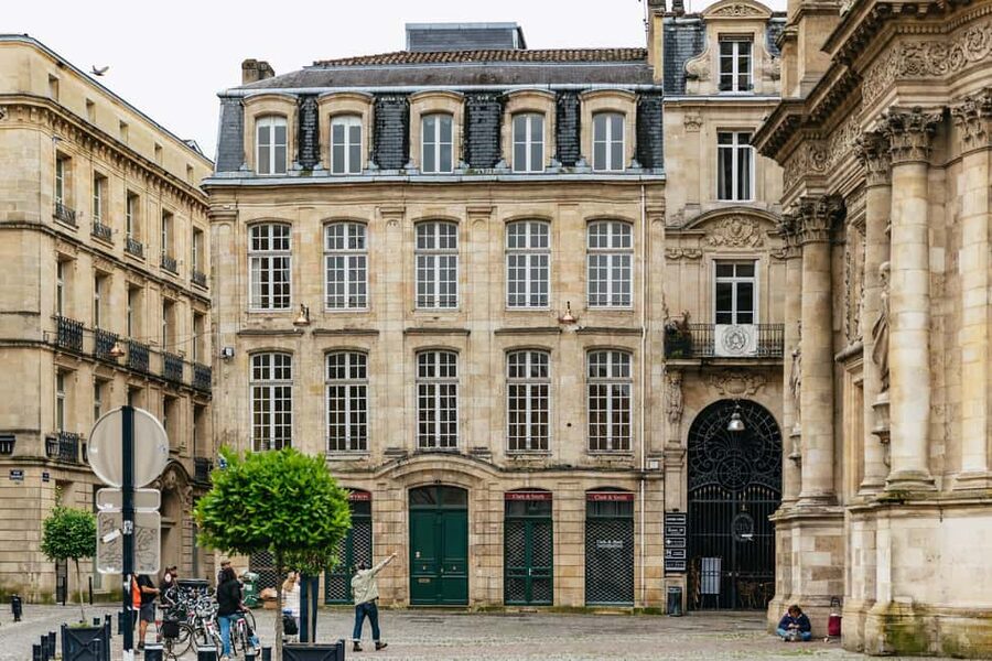 Bordeaux: Historic Center & Chartrons District Bike Tour - Key points to know before you book