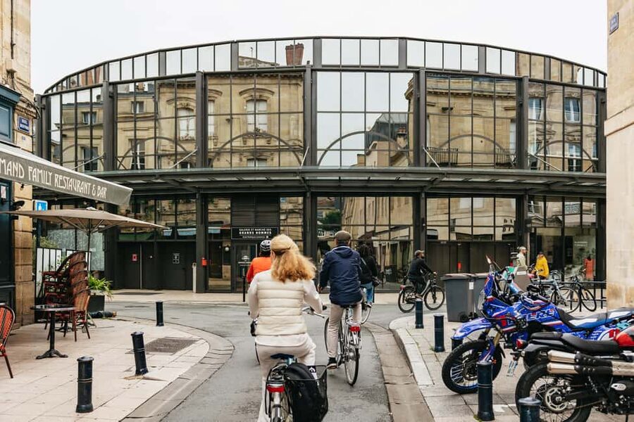 Bordeaux: Historic Center & Chartrons District Bike Tour - Crossing the Garonne on Pont de Pierre