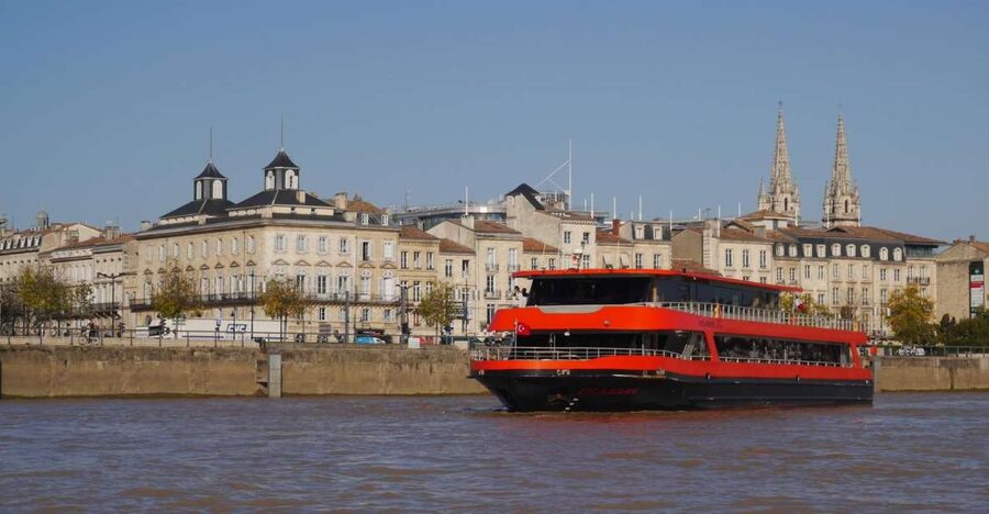 Bordeaux: Lunch Cruise - The Vertical-Lift Bridge and the River Route