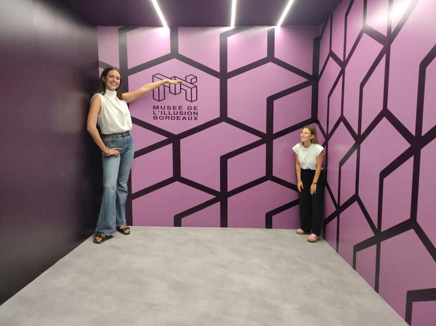 Bordeaux: Museum of Illusions Entry Ticket - Holograms, puzzles, and the science of seeing