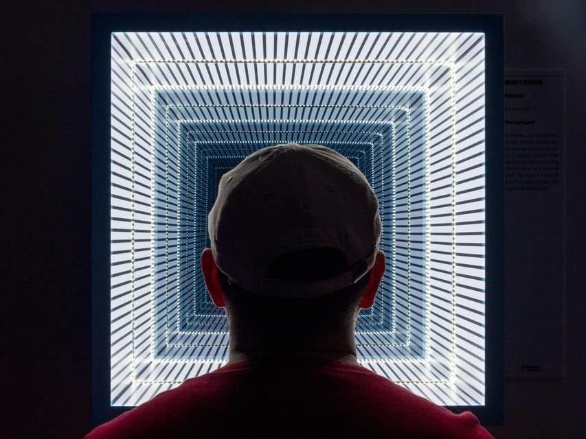 Bordeaux: Museum of Illusions Entry Ticket - The mirror room: popular, but not huge