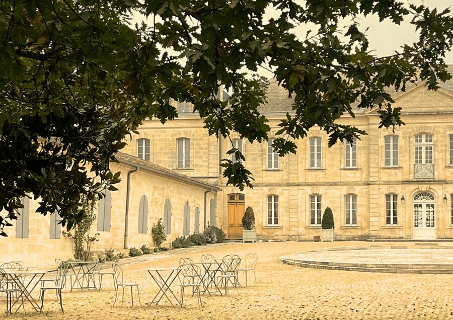 Bordeaux : Unforgettable Saint Emilion Half Day Wine Tour - Saint-Émilion village, one hour and a half on foot
