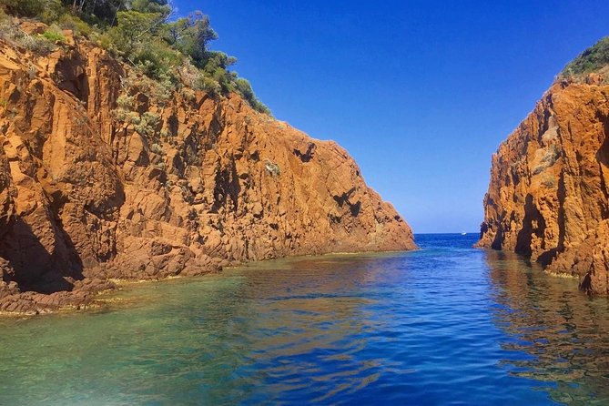 Calanques and red rocks - Departure Saint Raphaël - Speed, turns and the ride back