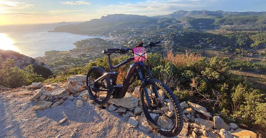 Calanques National Park: E-Mountain Bike with Virtual Guide - Who should book this ride?