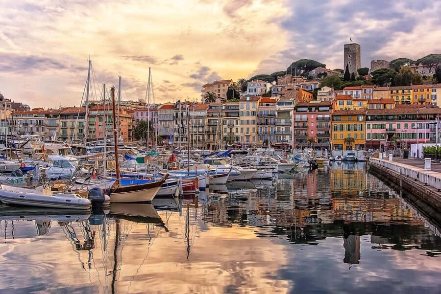 Cannes: City Tour in a Vintage Bus - Daniel’s guiding style and language options