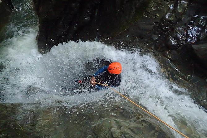 Canyoning Annecy Montmin Sensations - Wetsuits, helmets, and the shoes you must bring