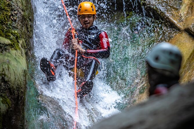 Canyoning of the Wolf Gorge - Starting at Courmes with a simple first lesson