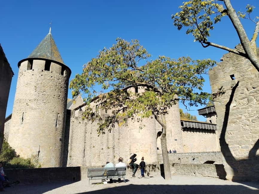 Carcassonne: Private Guided Tour of the Medieval Fortress - The Château Comtal and the ramparts
