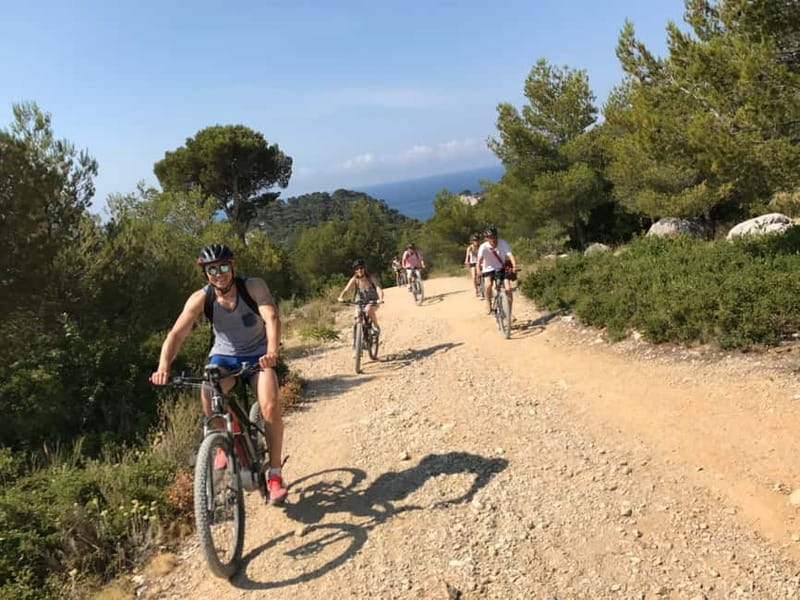Cassis: Calanques and Viewpoints Tour by Mountain E-Bike - Guides, group size, and the pace of the ride
