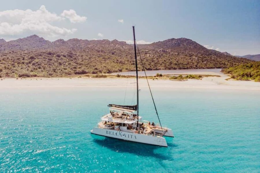 Catamaran day excursion - Setting out toward the Agriates Desert