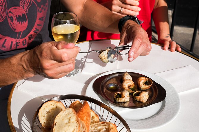 Champagne & Oysters Paris Food Tour - Oysters and wine at L’Îlot